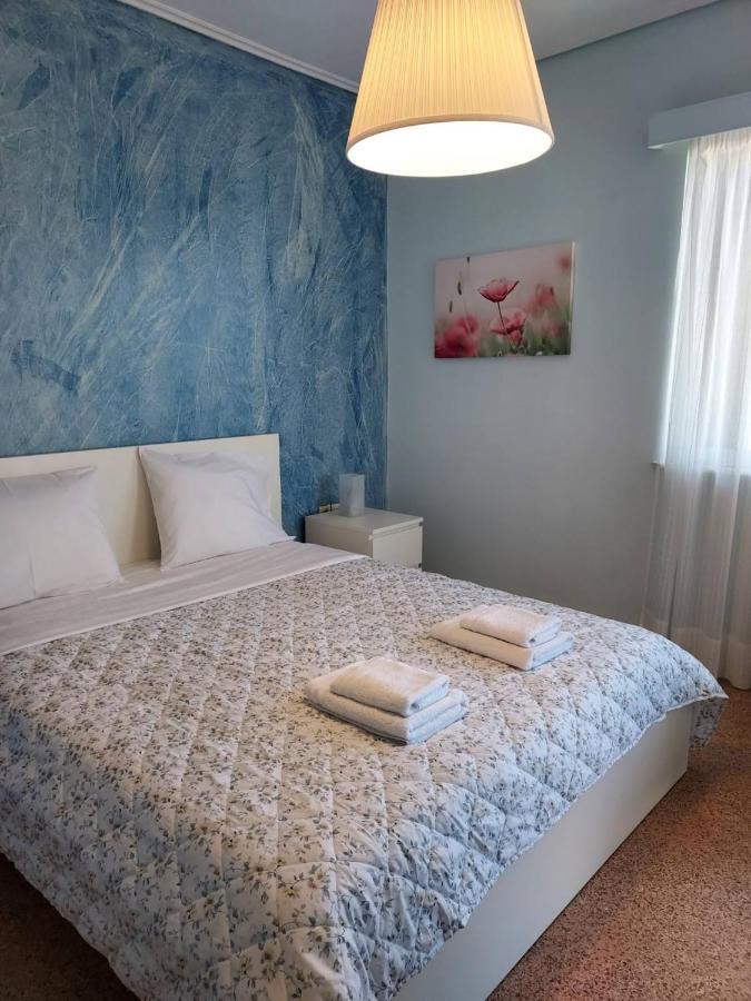 Oikika B10 Apartment Артемида Екстериор снимка