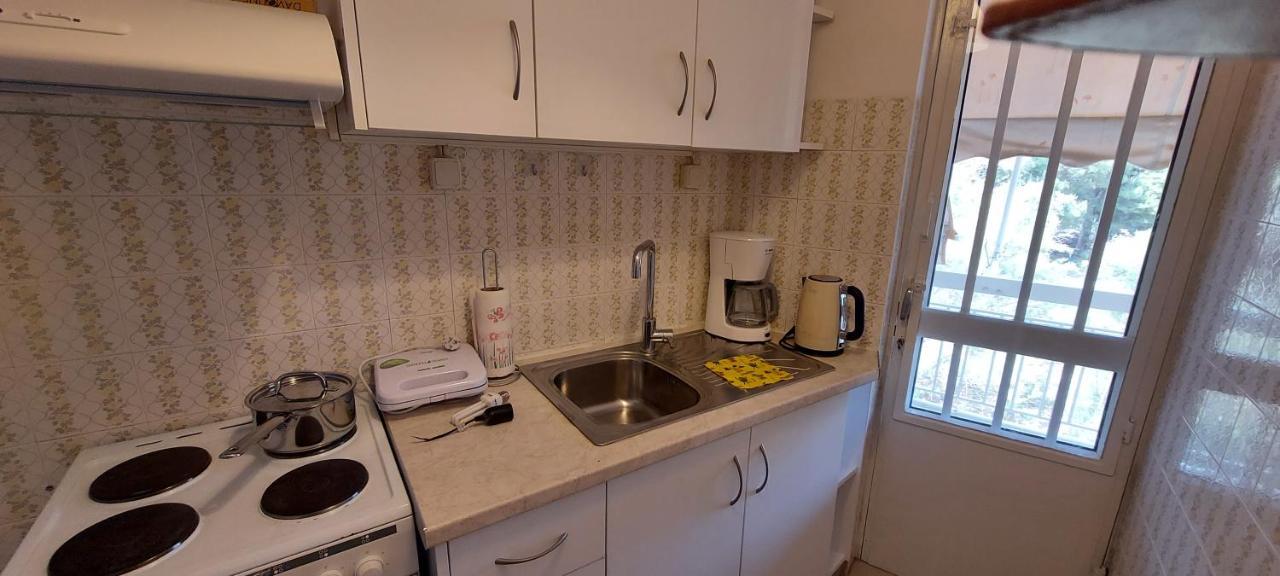 Oikika B10 Apartment Артемида Екстериор снимка